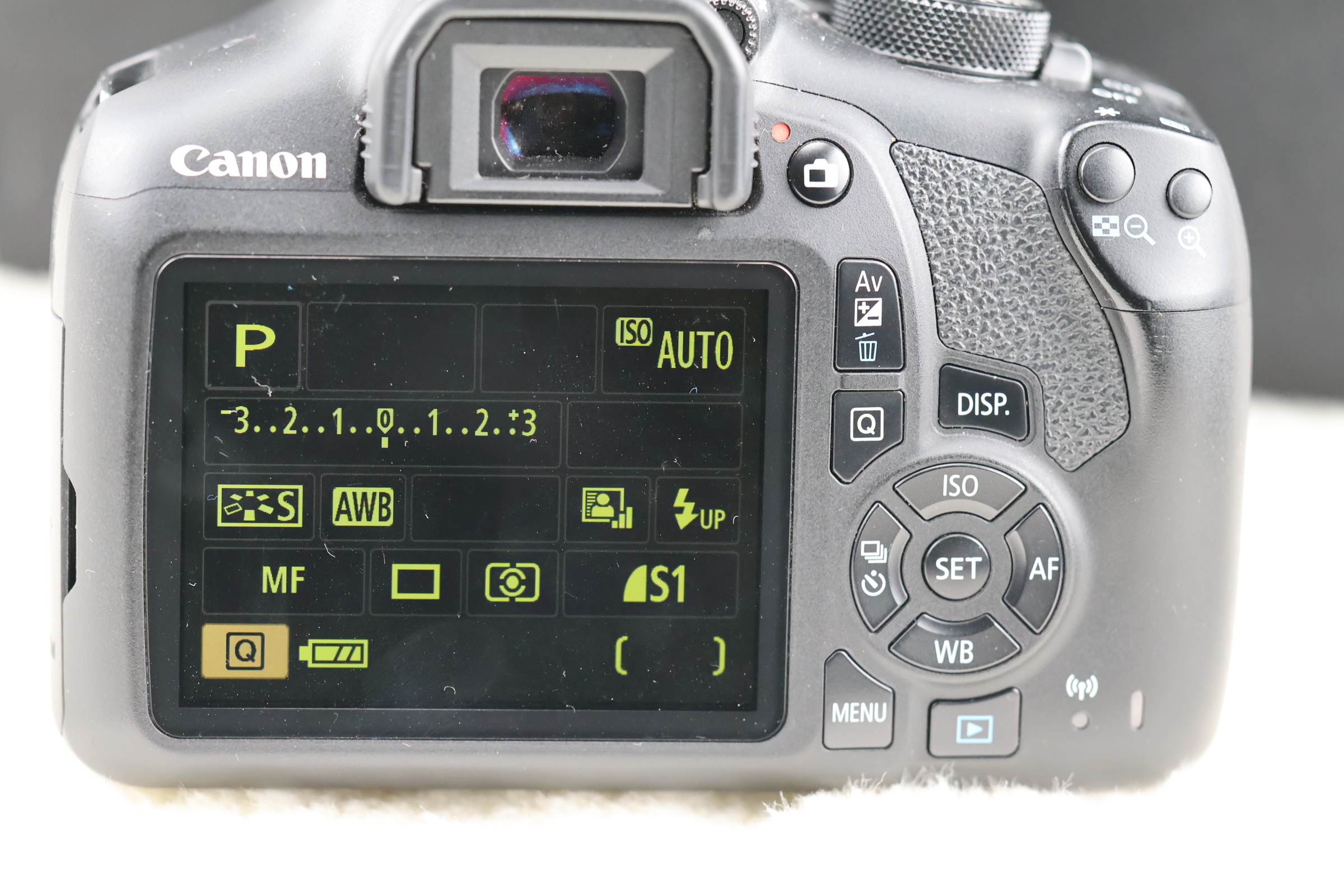 Canon EOS Rebel T6 DSLR Camera Kit with Lenses and Bag - Image 4