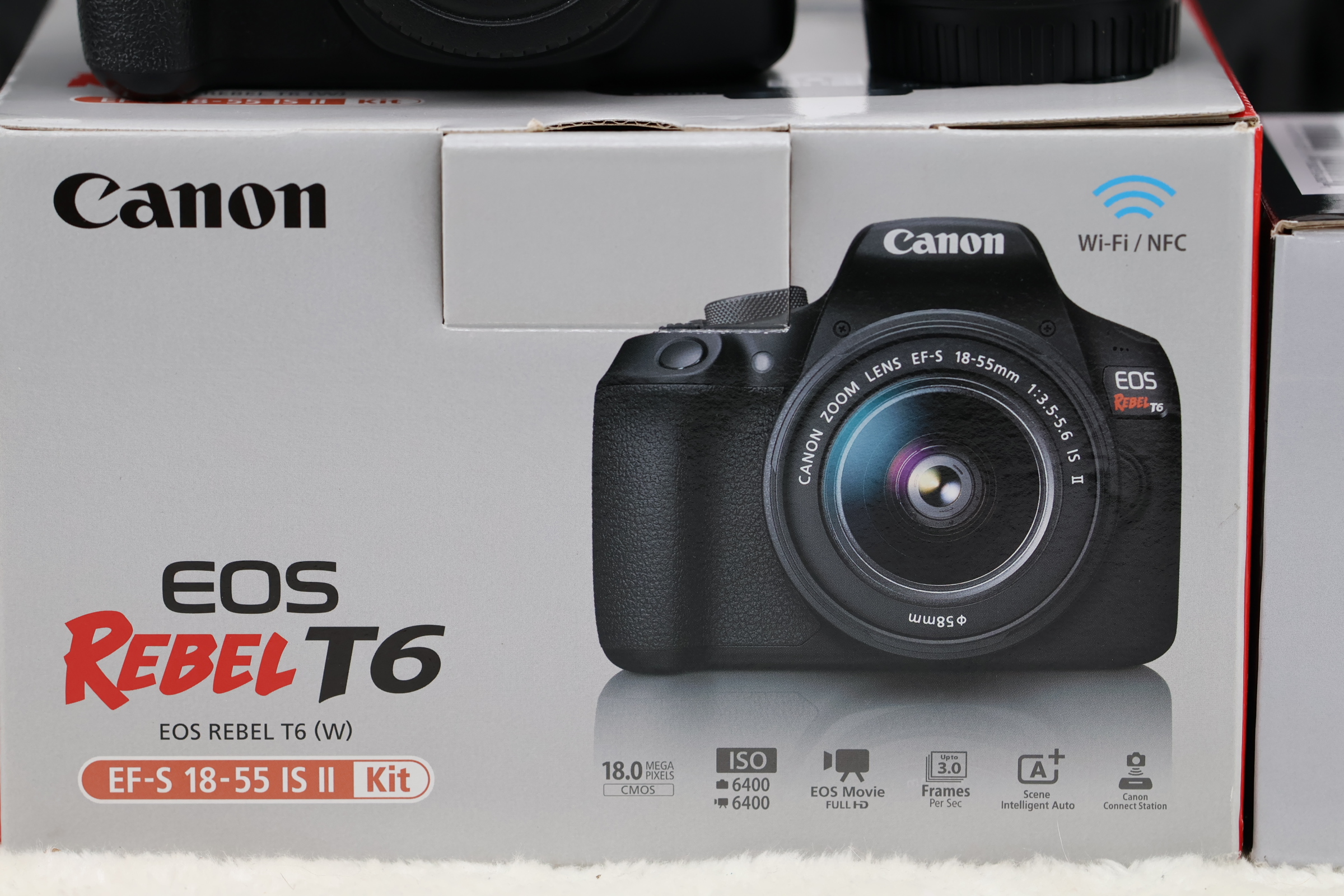 Canon EOS Rebel T6 DSLR Camera Kit with Lenses and Bag - Image 10